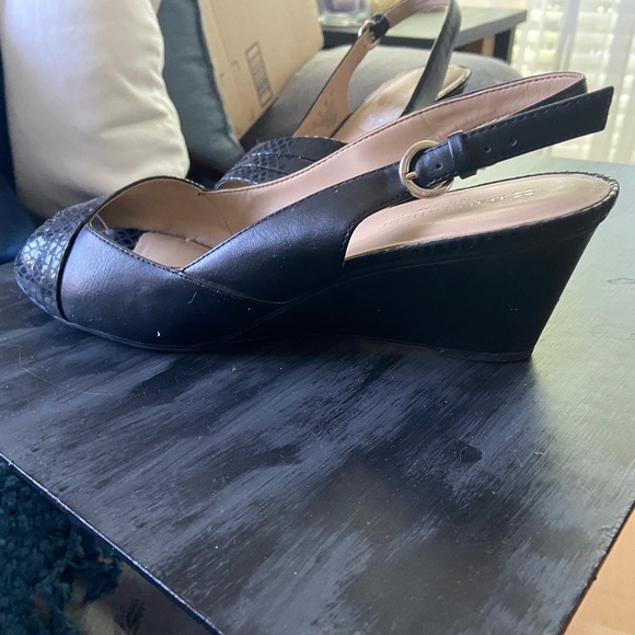 Naturalizer Sandal - Picture 2 of 2